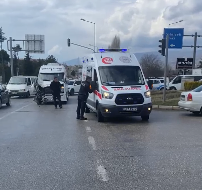 Tokat’ta Ambulans ile İlçe Minibüsü Çarpıştı: 2 Yaralı